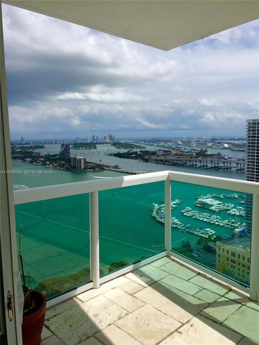 1800 CLUB CONDO - Residential Lease