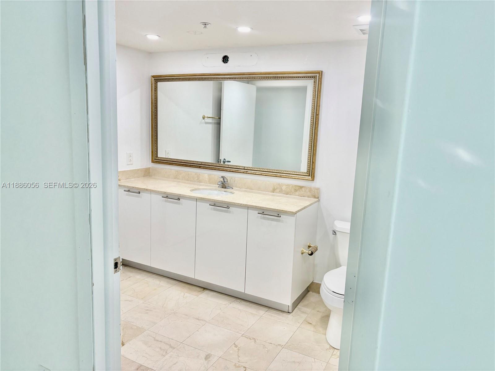 1800 CLUB CONDO - Residential Lease