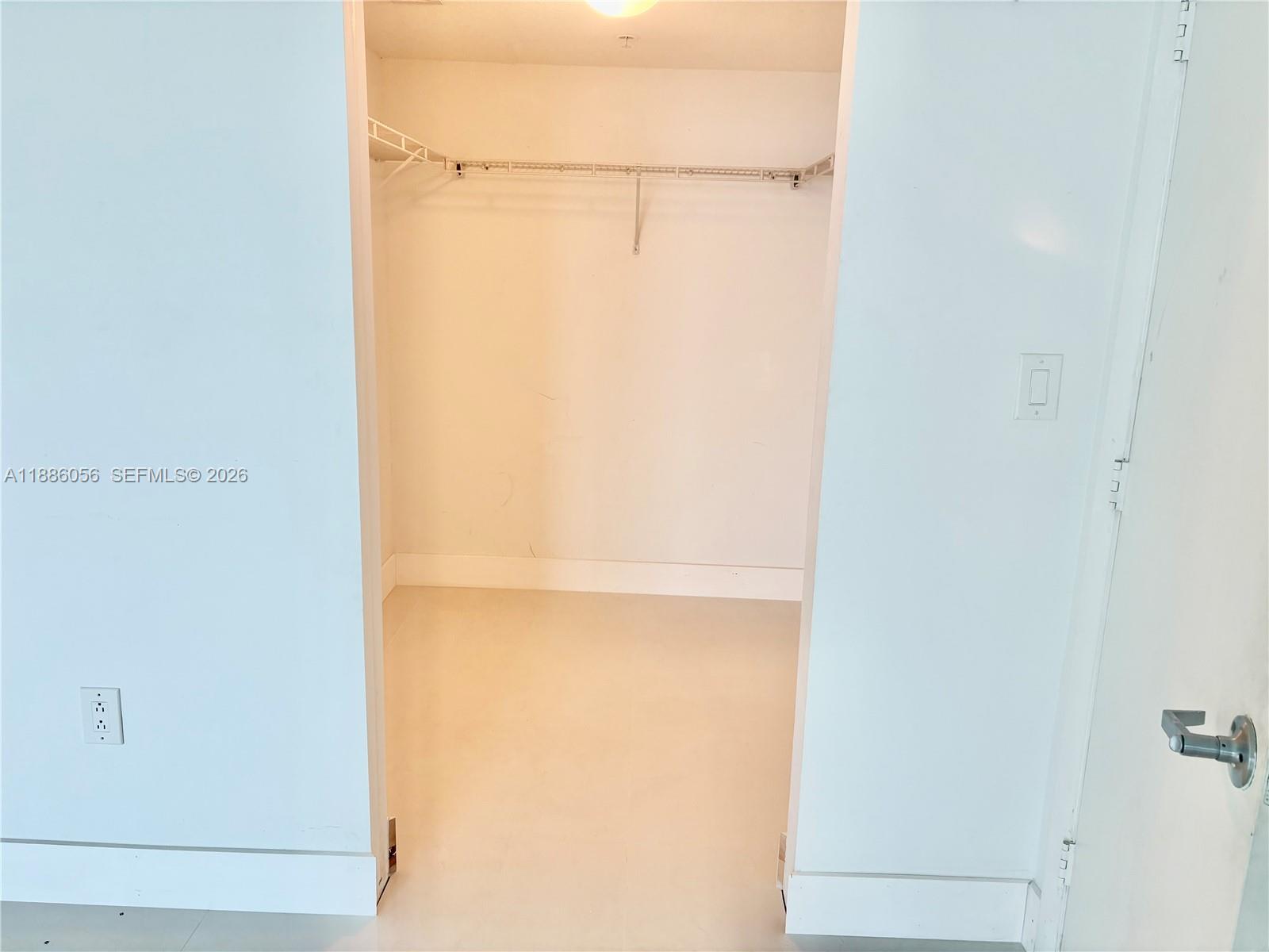 1800 CLUB CONDO - Residential Lease