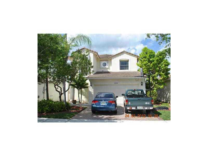 Beautiful Two Story Single family FURNISHED.   Beautiful lake and pool view.  New Stainless Steel appliances.  Tile on the first floor and  wood on the second floor can be rented for 6 months or more.  Location is the best, close to all the banks, Publix,  the commons shopping, restaurants and school.  Rent can be Seasonal minimum 6 months.  NO PETS.