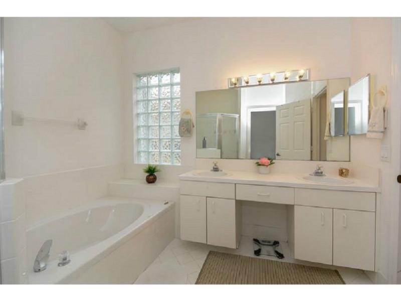 SAPPHIRE SHORES-SAPPHIRE - Residential Lease