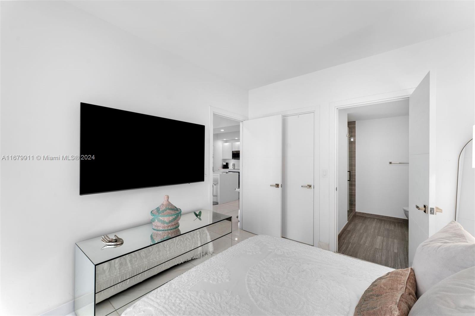 1010 BRICKELL CONDO - Residential Lease