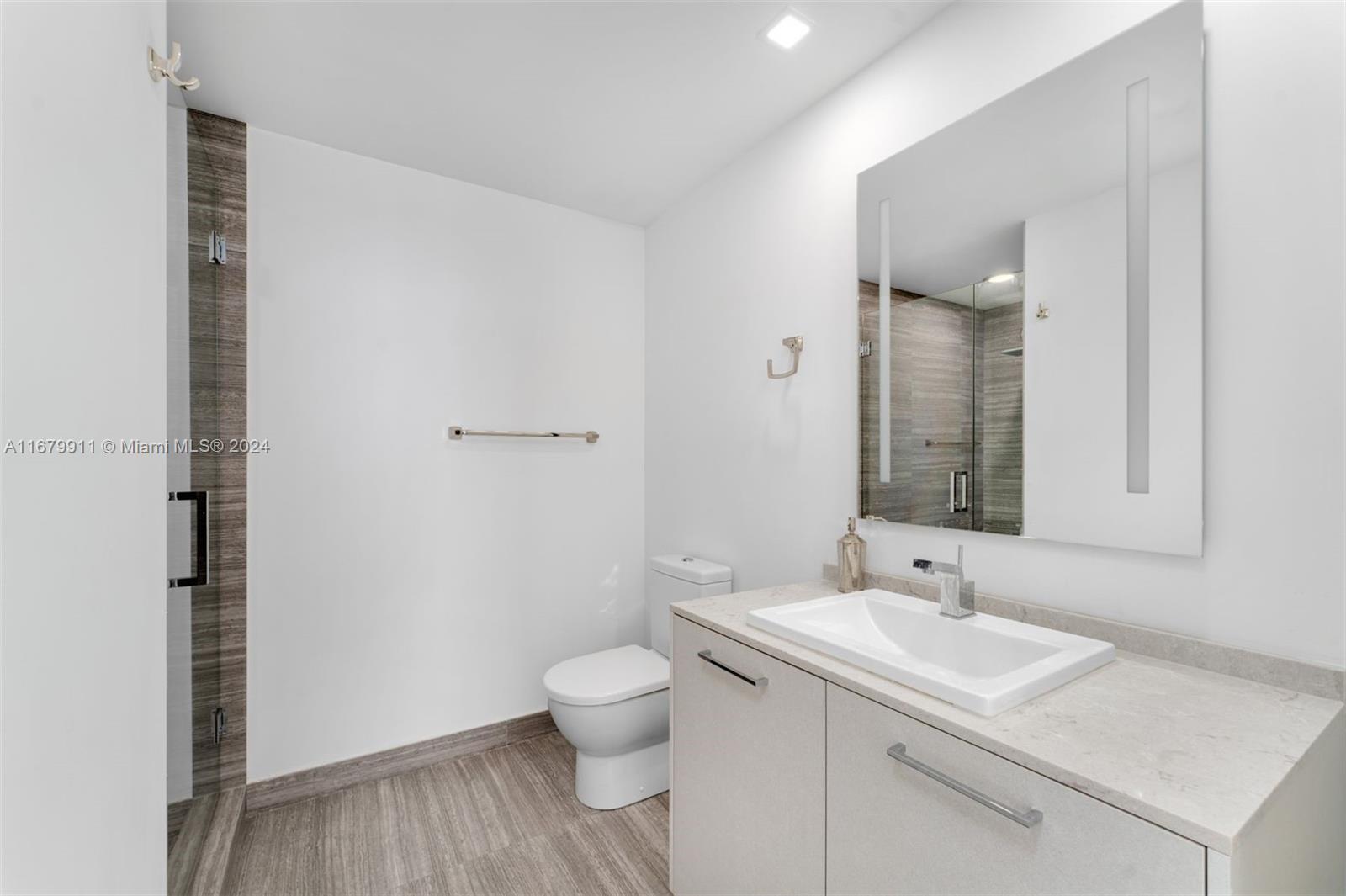 1010 BRICKELL CONDO - Residential Lease