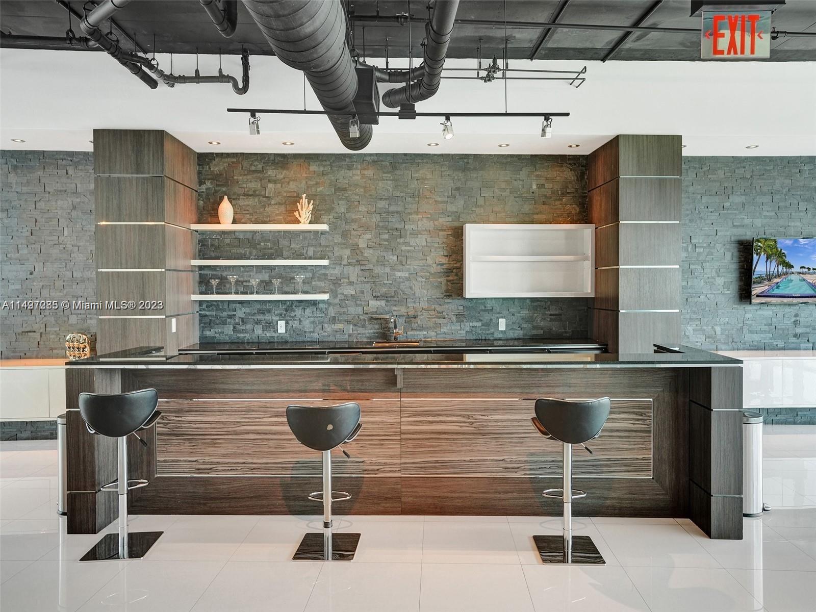 BLUE CONDO - Residential Lease