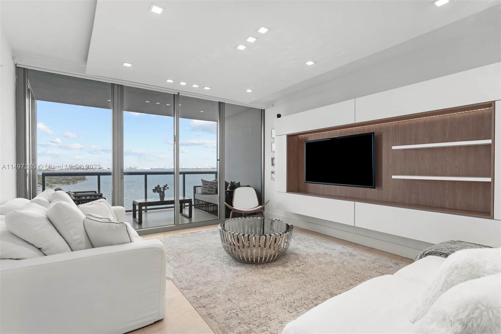 BLUE CONDO - Residential Lease