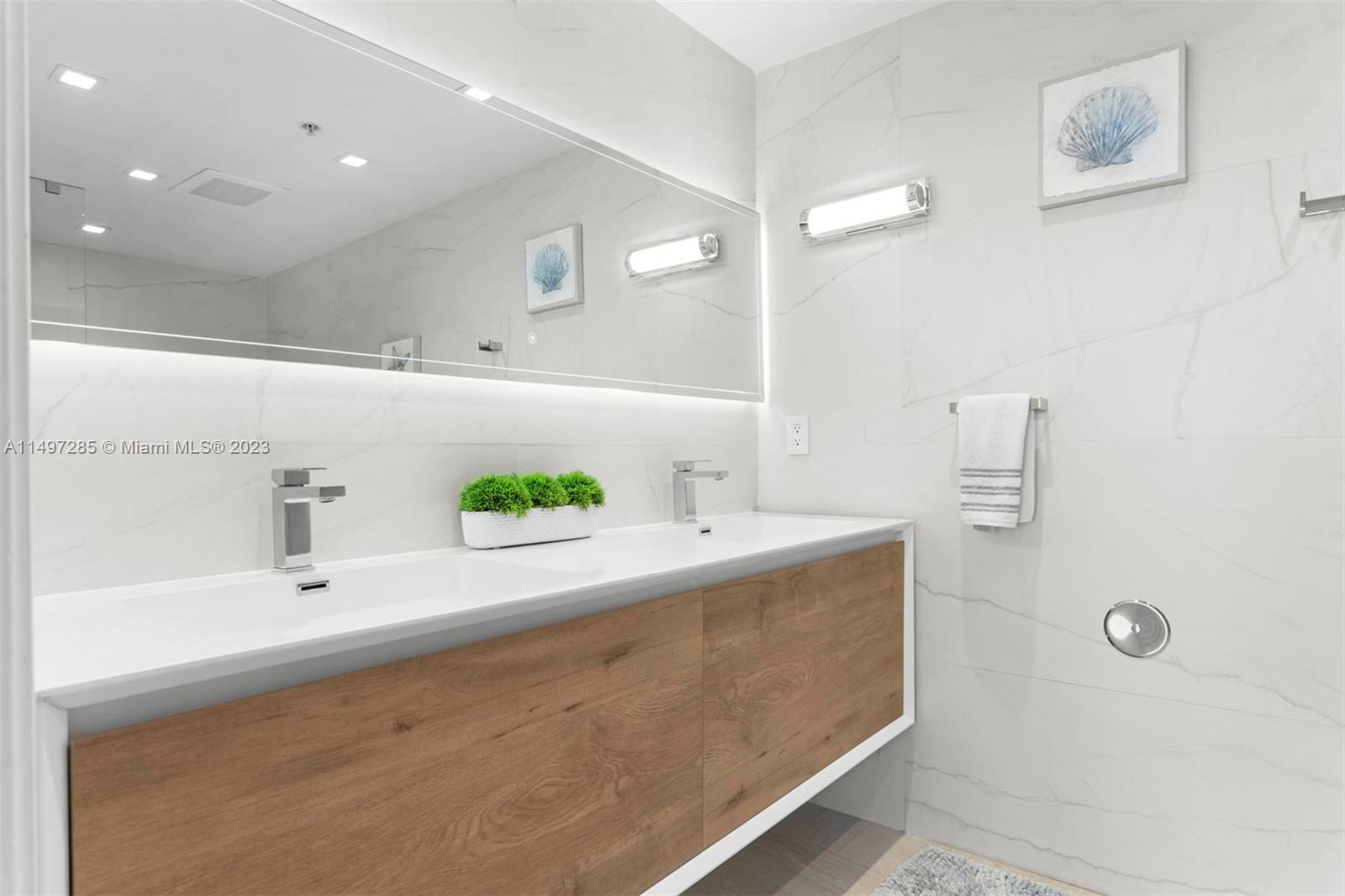 BLUE CONDO - Residential Lease