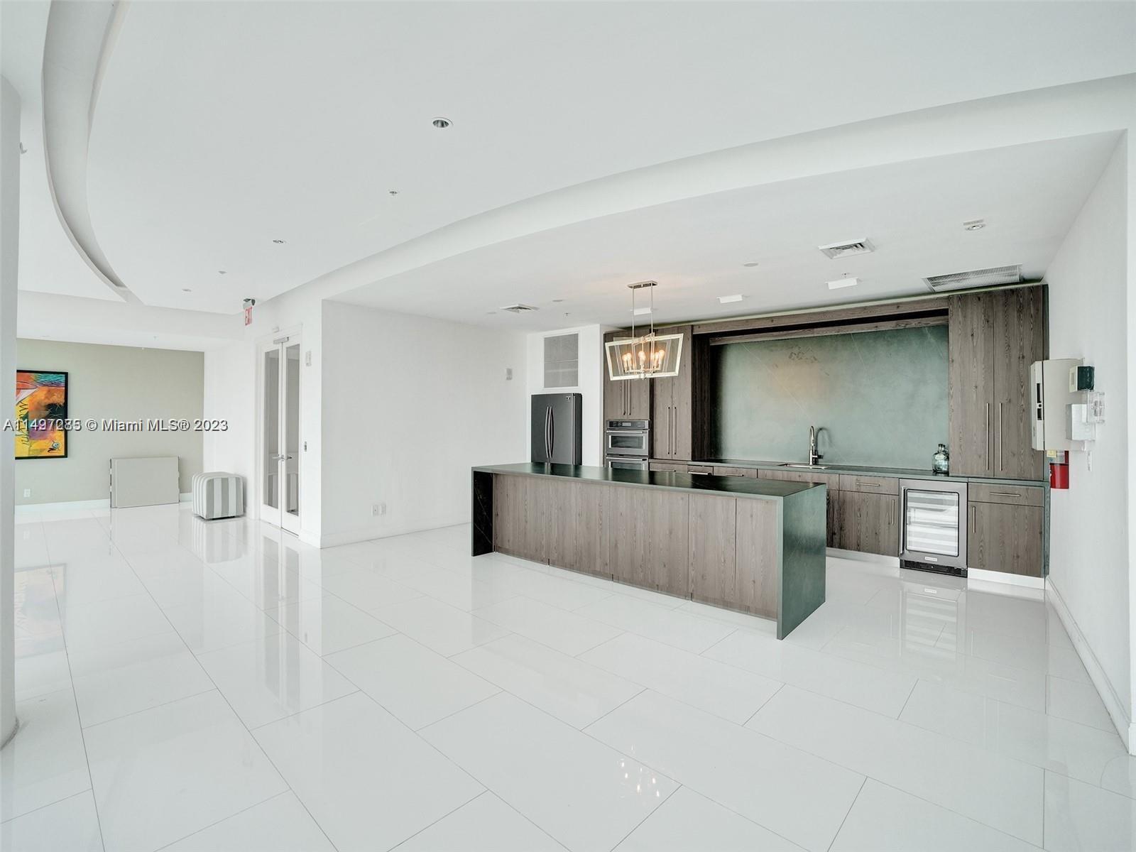 BLUE CONDO - Residential Lease