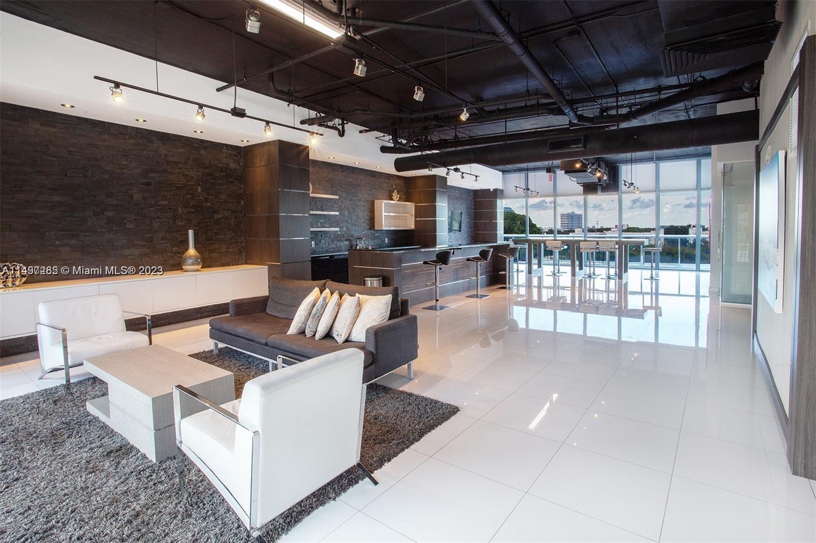 BLUE CONDO - Residential Lease