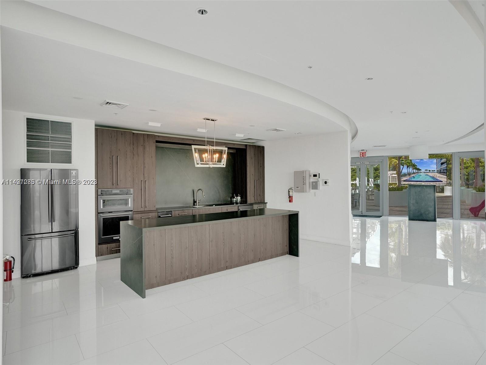 BLUE CONDO - Residential Lease
