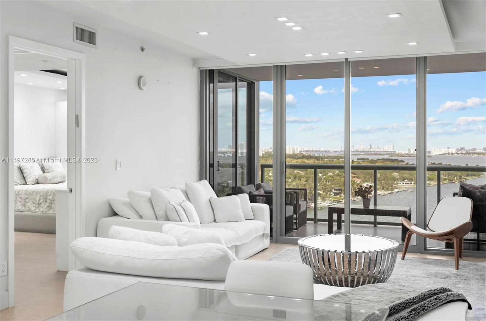BLUE CONDO - Residential Lease