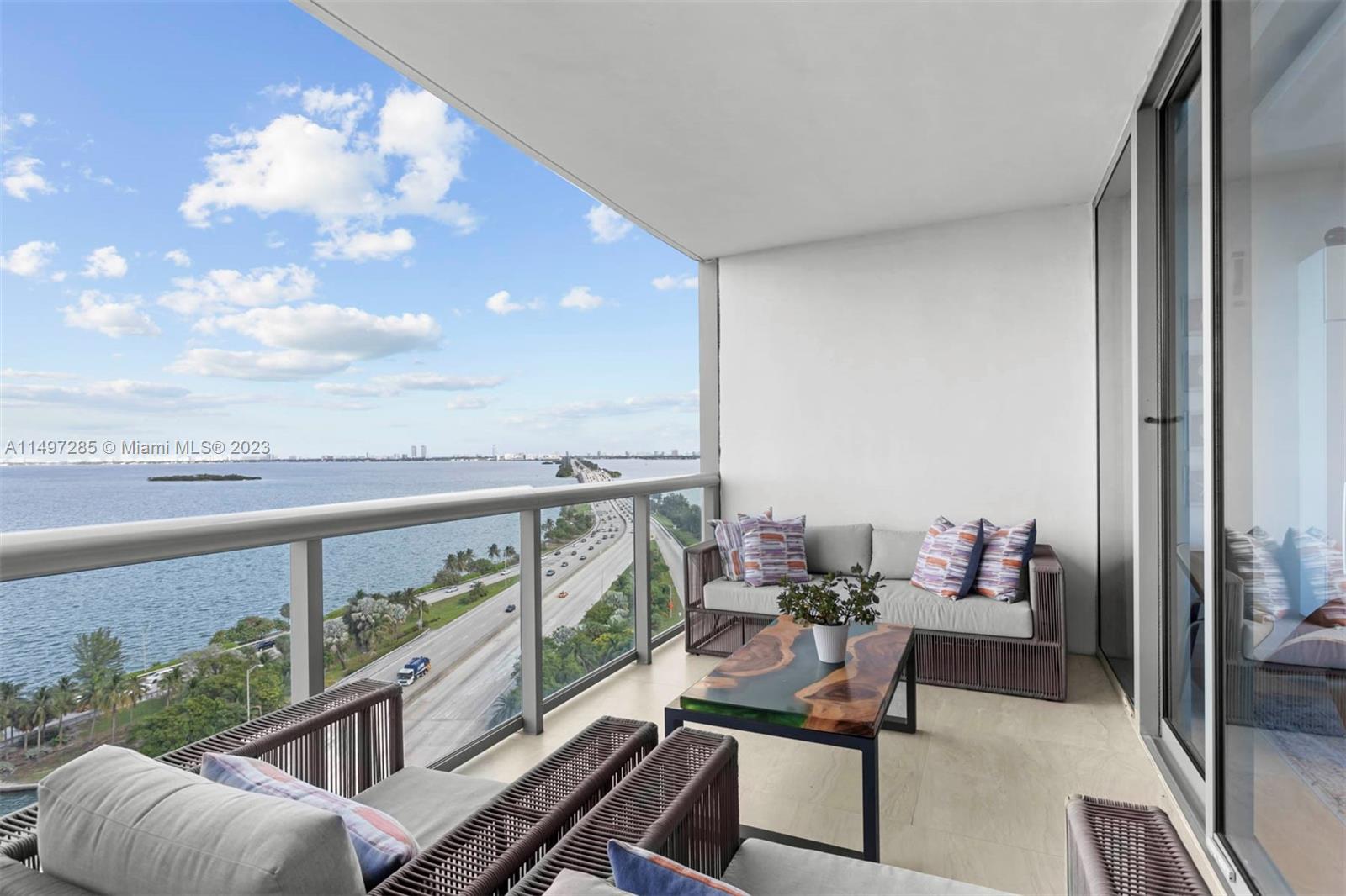 BLUE CONDO - Residential Lease