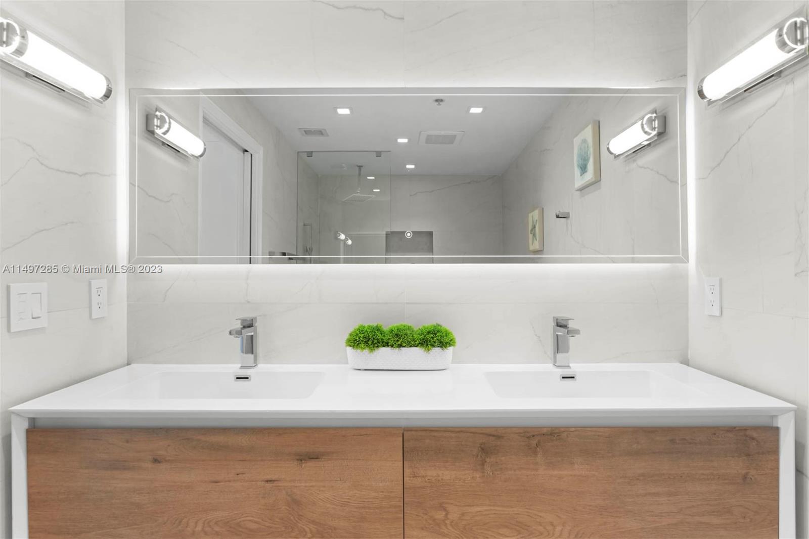BLUE CONDO - Residential Lease