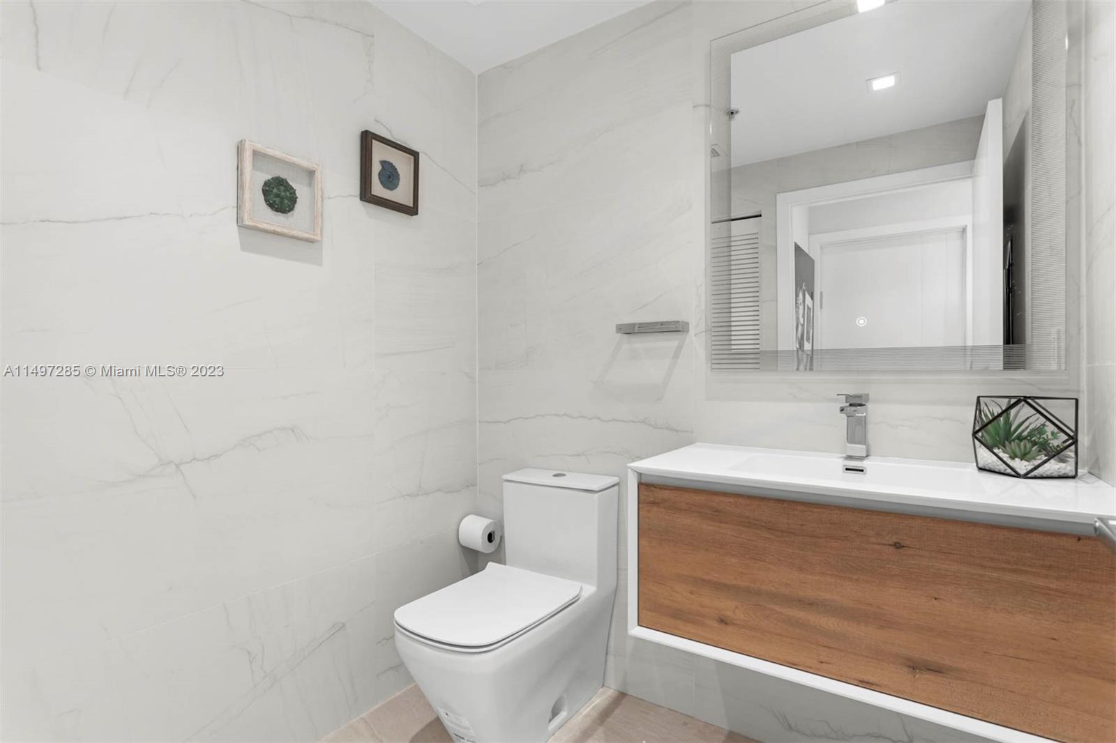BLUE CONDO - Residential Lease