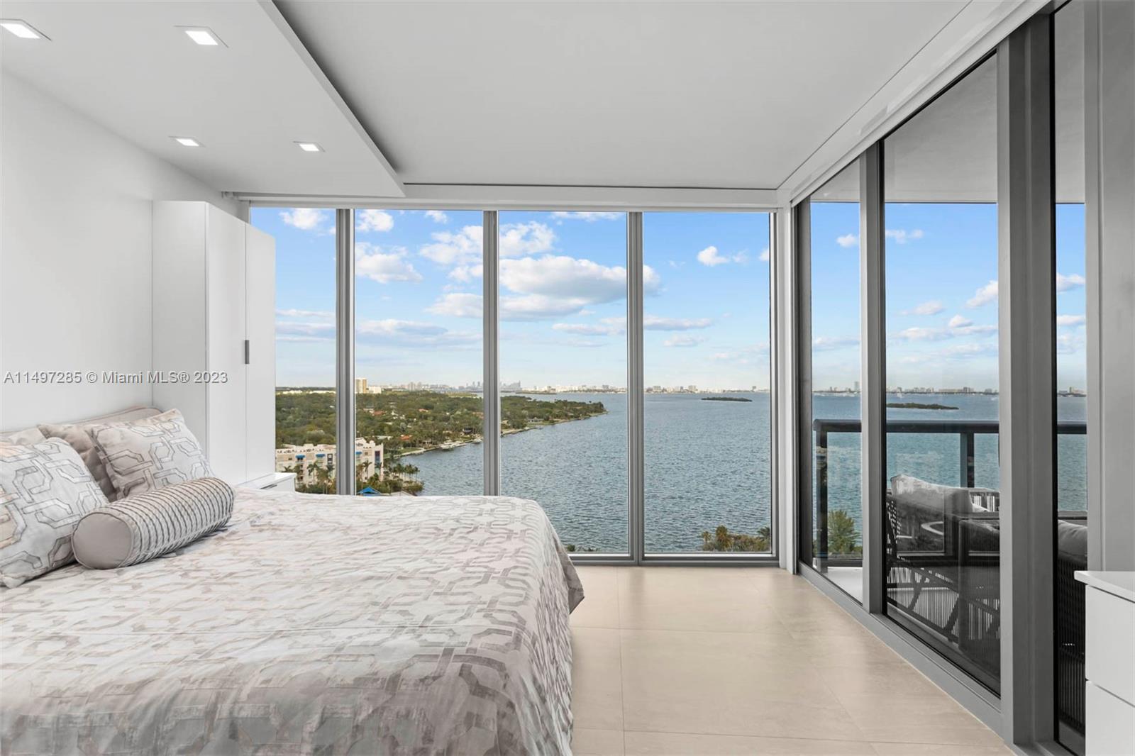 BLUE CONDO - Residential Lease