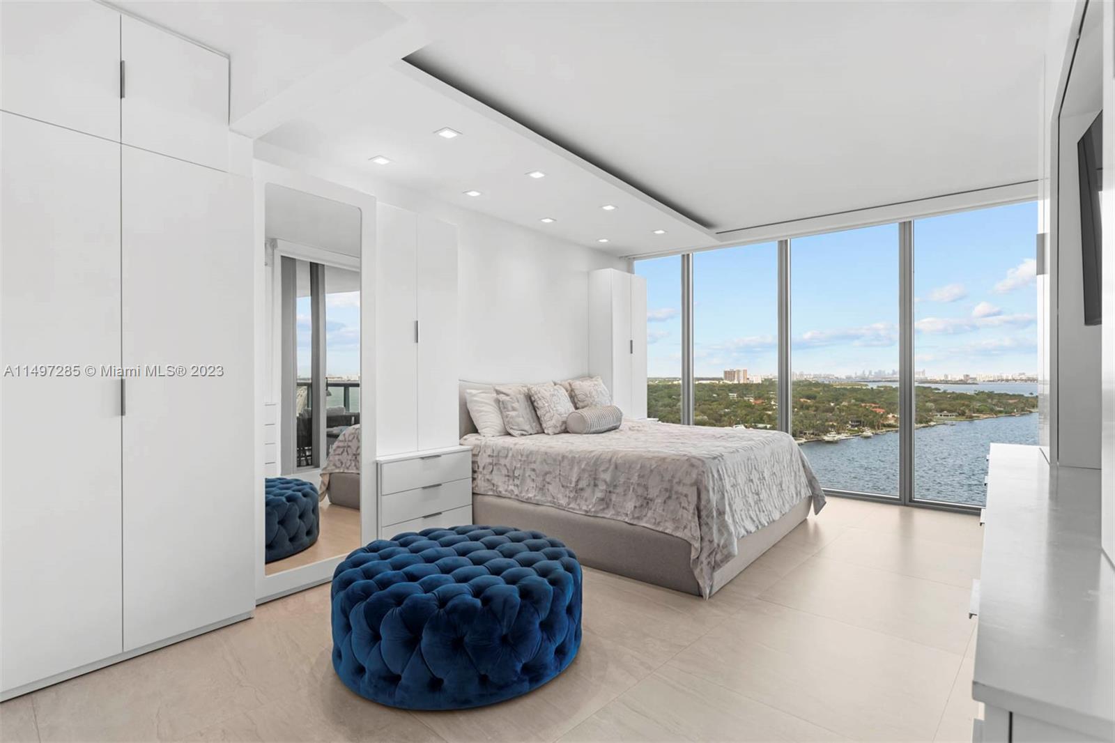 BLUE CONDO - Residential Lease