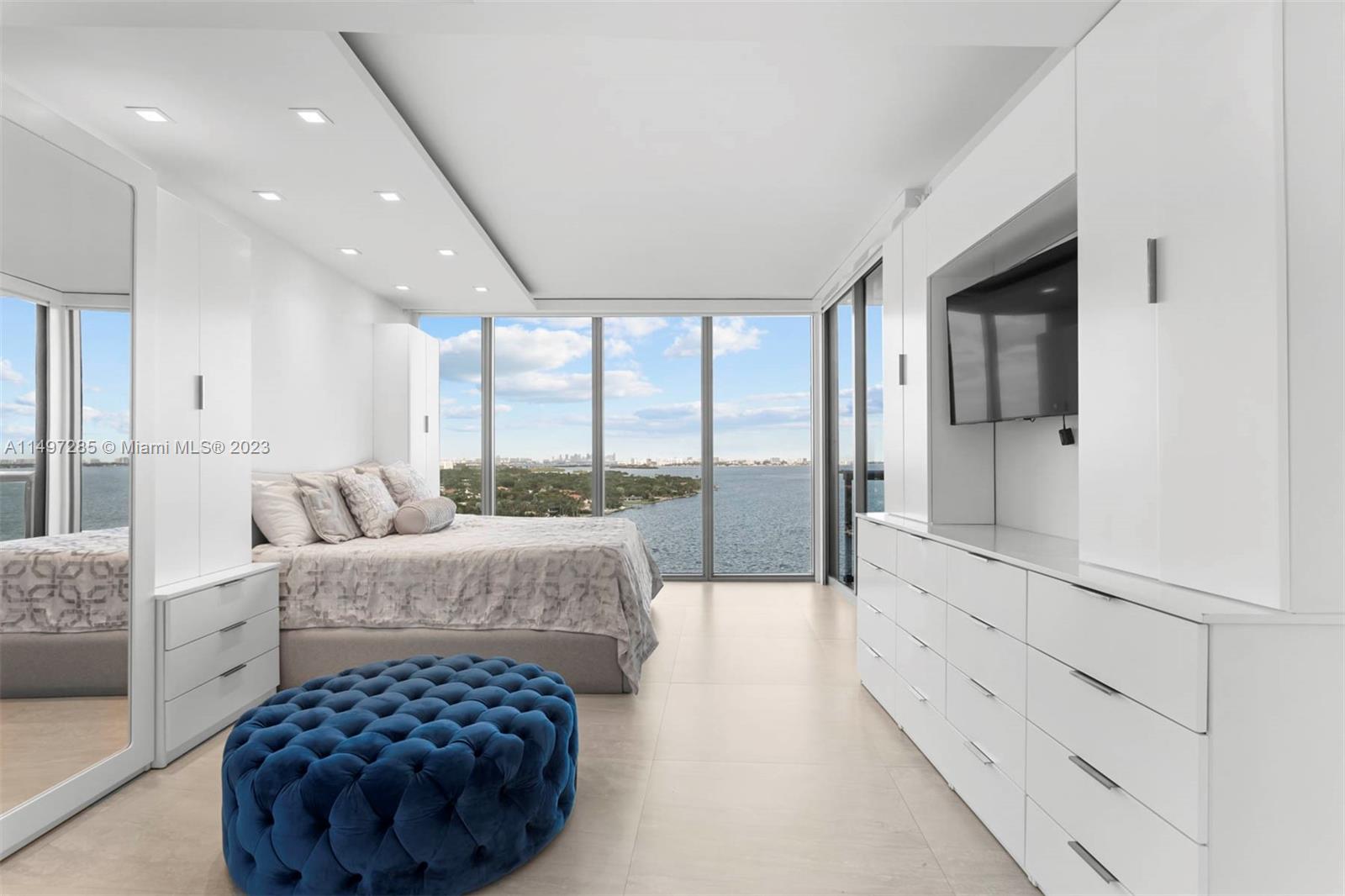 BLUE CONDO - Residential Lease