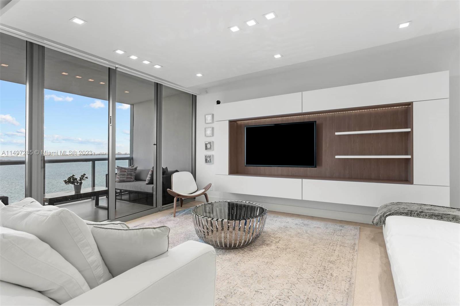 BLUE CONDO - Residential Lease