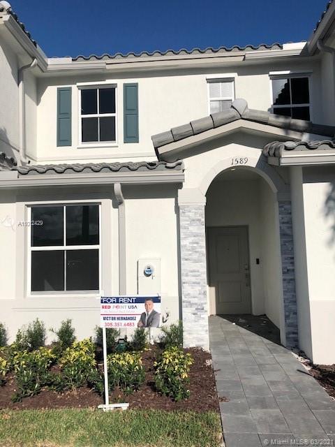 Brand new construction in the homestead area, this 3 bedroom/ 3 bathroom includes washer and dryer in unit, tile downstairs ,carpet upstairs, new appliances and the comfort that each room has its own bathroom. A MUST SEE!