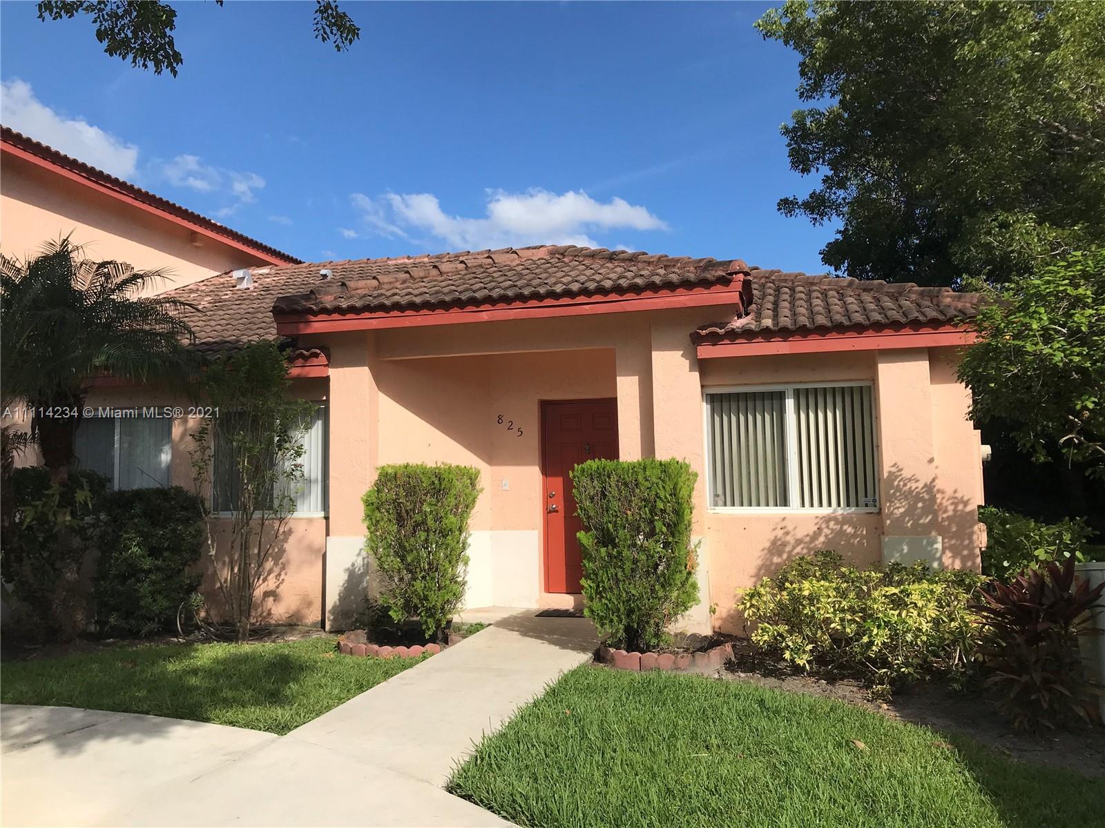 Beautiful villa, one story with a brand new and spectacular kitchen cabinets and bathroom vanities, with white quartz and brand new stainless steel appliances.  Gated community.