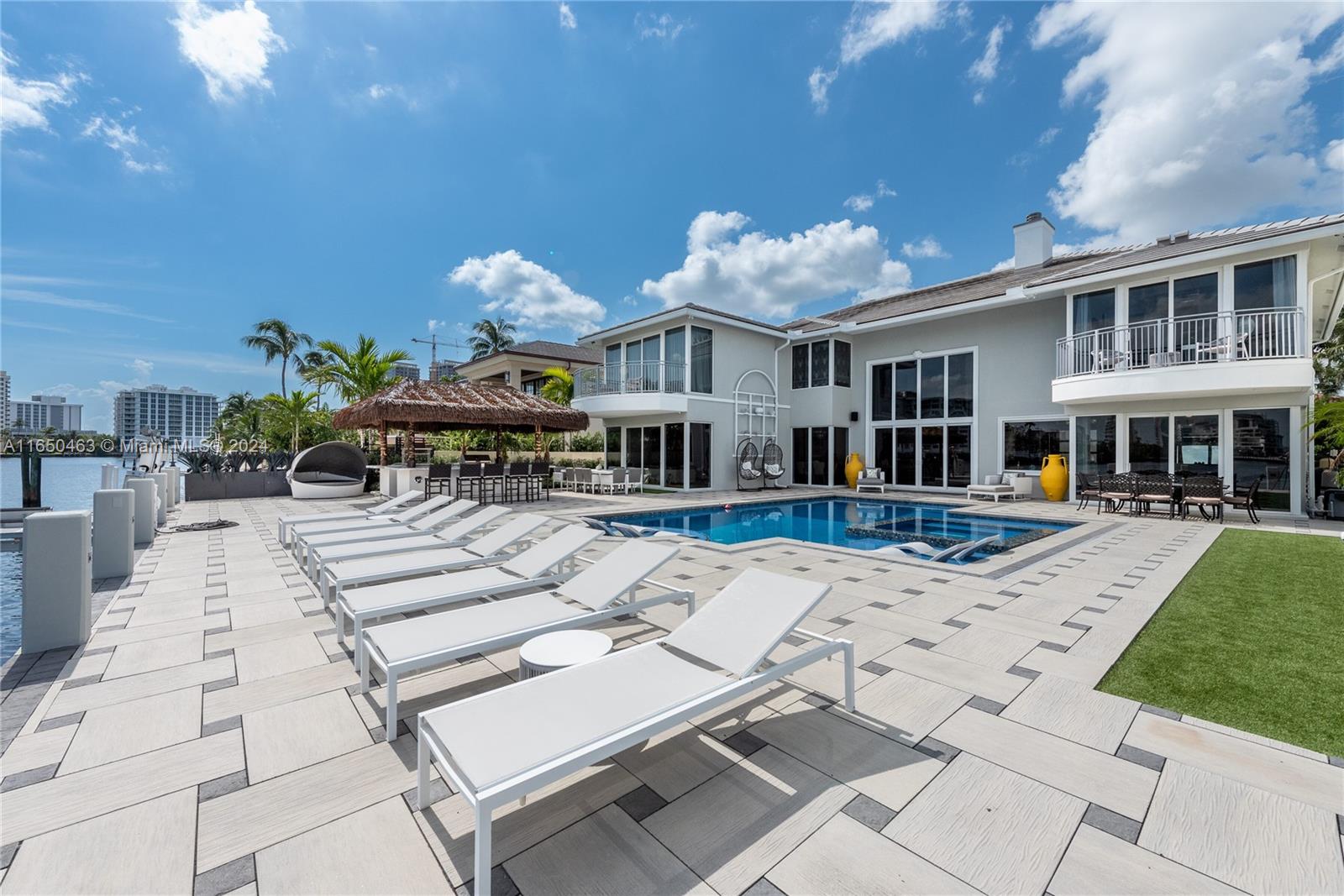 SEA ISLAND - Residential