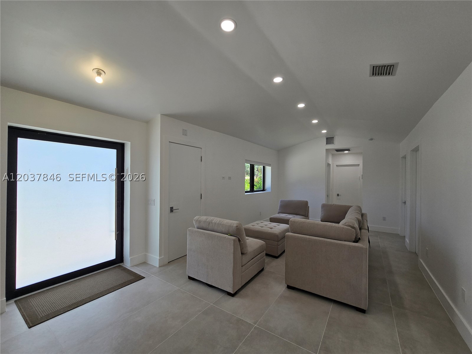 HOLLYWOOD LAKES SECTION - Residential Lease