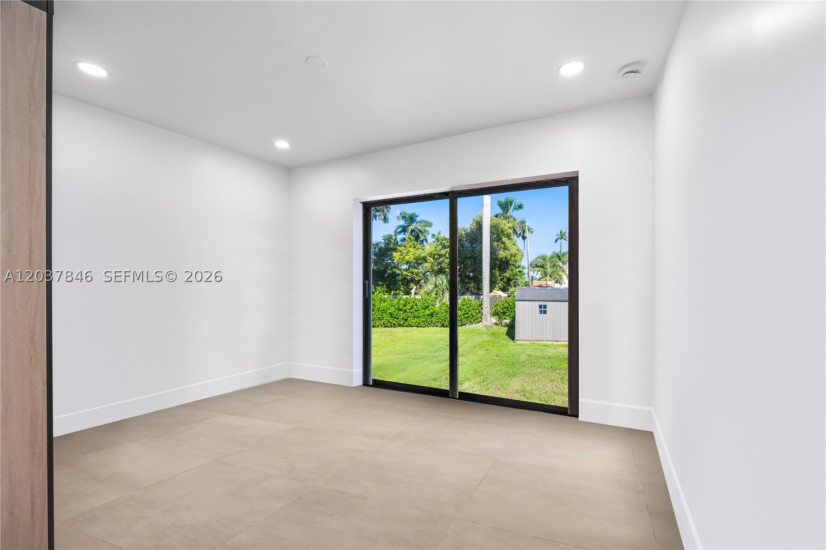 HOLLYWOOD LAKES SECTION - Residential Lease