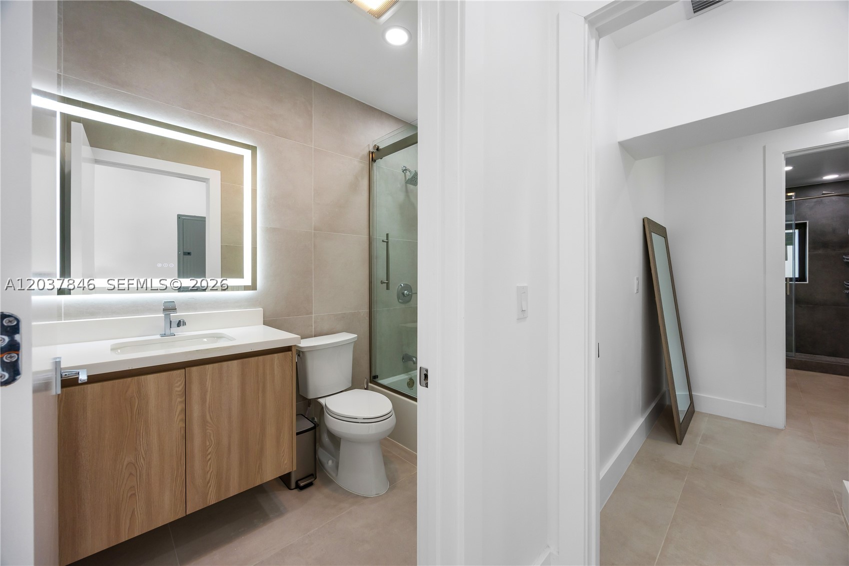 HOLLYWOOD LAKES SECTION - Residential Lease
