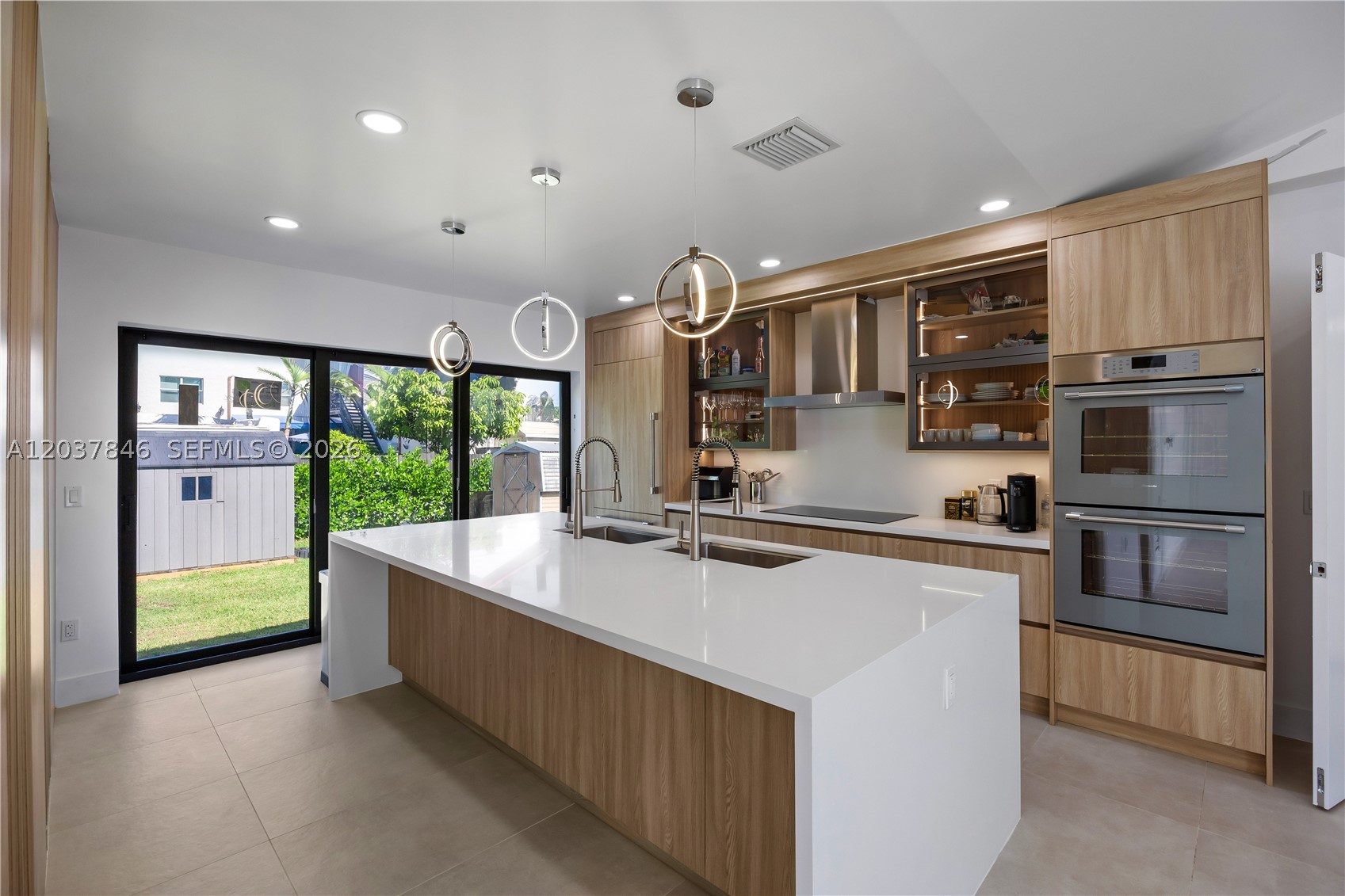 HOLLYWOOD LAKES SECTION - Residential Lease