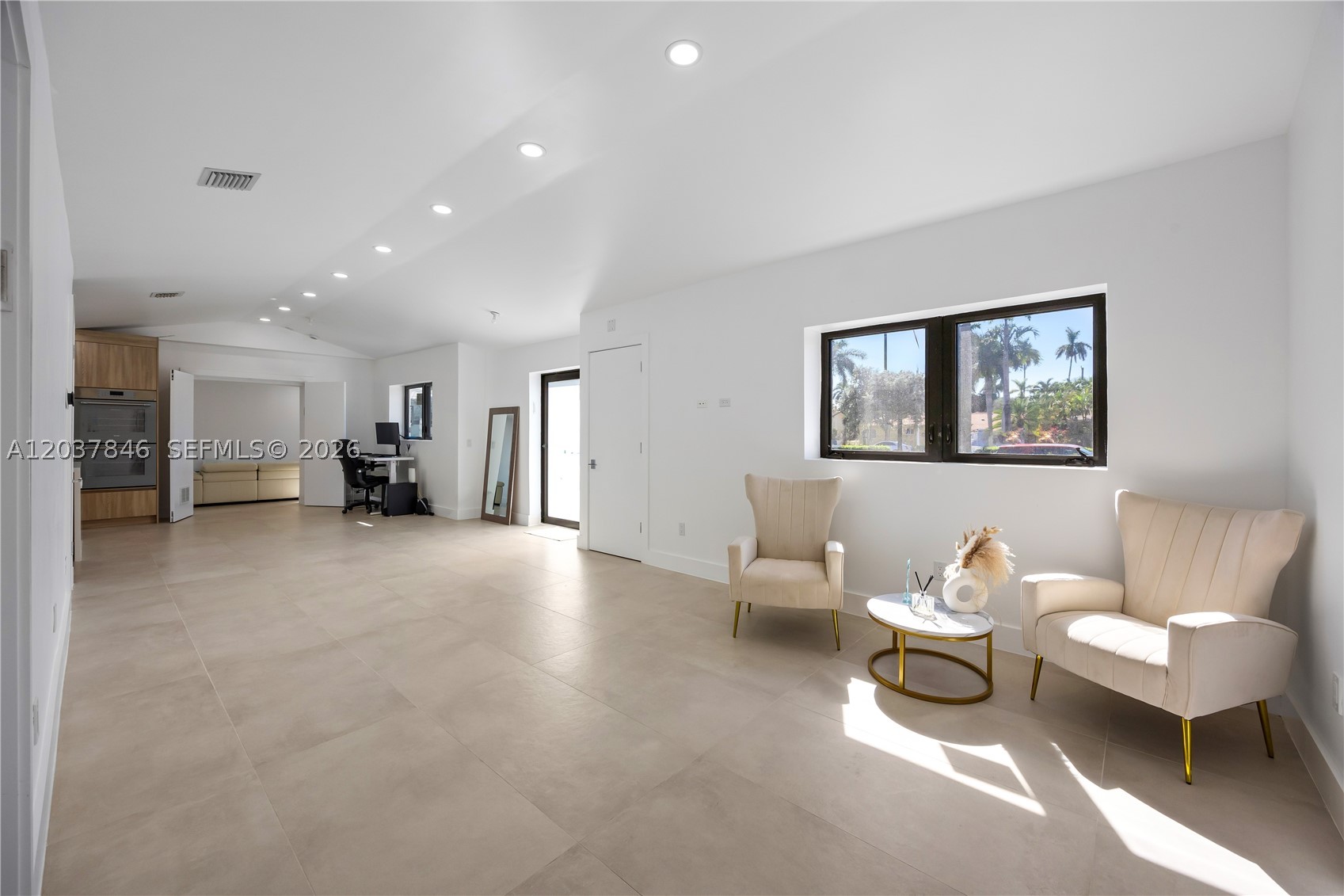 HOLLYWOOD LAKES SECTION - Residential Lease