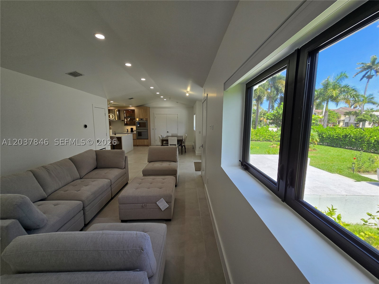 HOLLYWOOD LAKES SECTION - Residential Lease