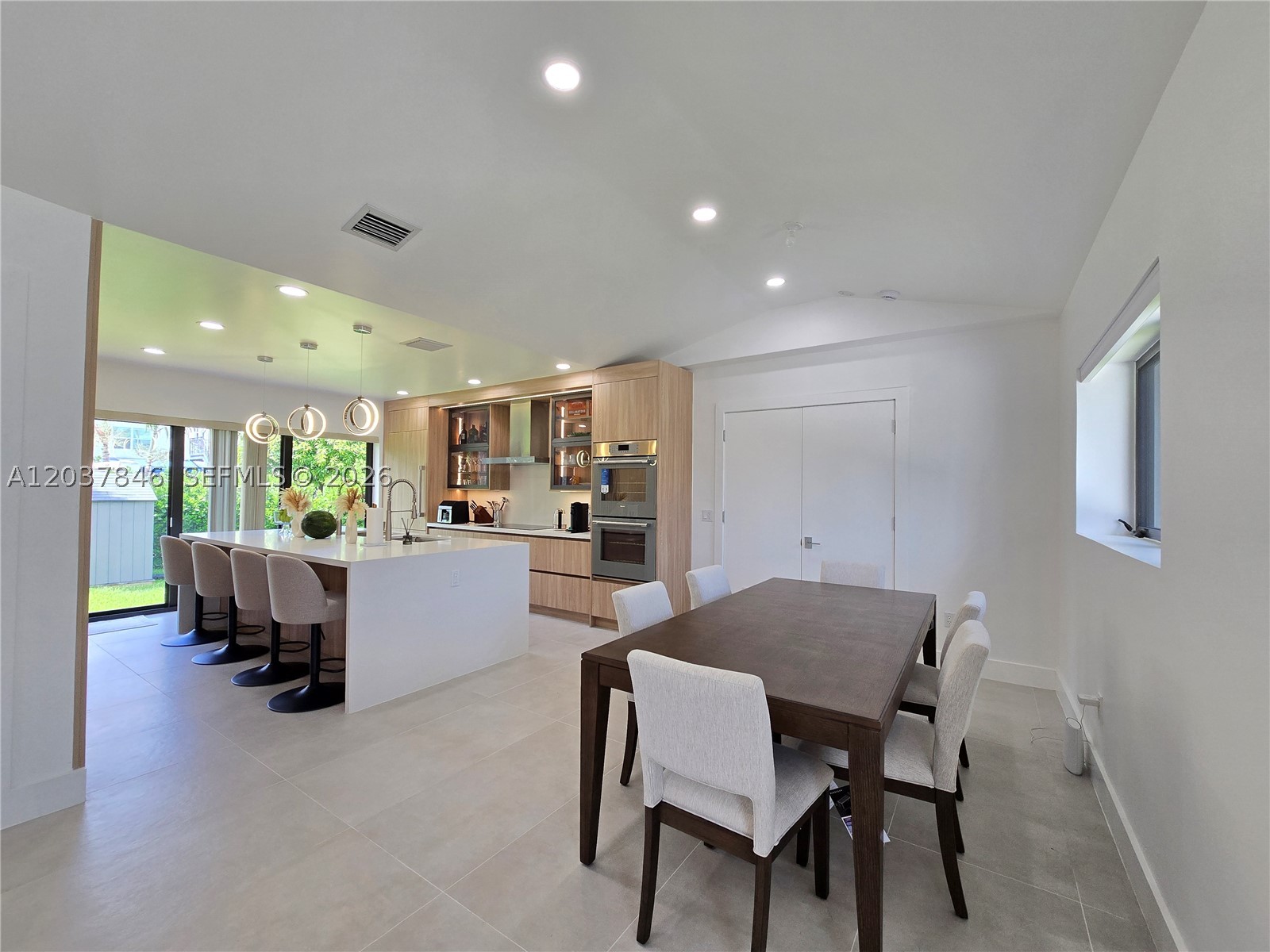 HOLLYWOOD LAKES SECTION - Residential Lease