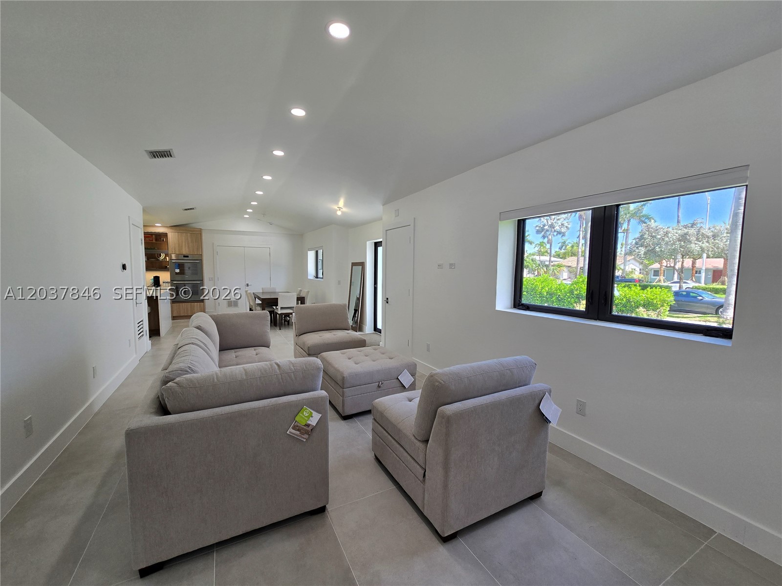 HOLLYWOOD LAKES SECTION - Residential Lease