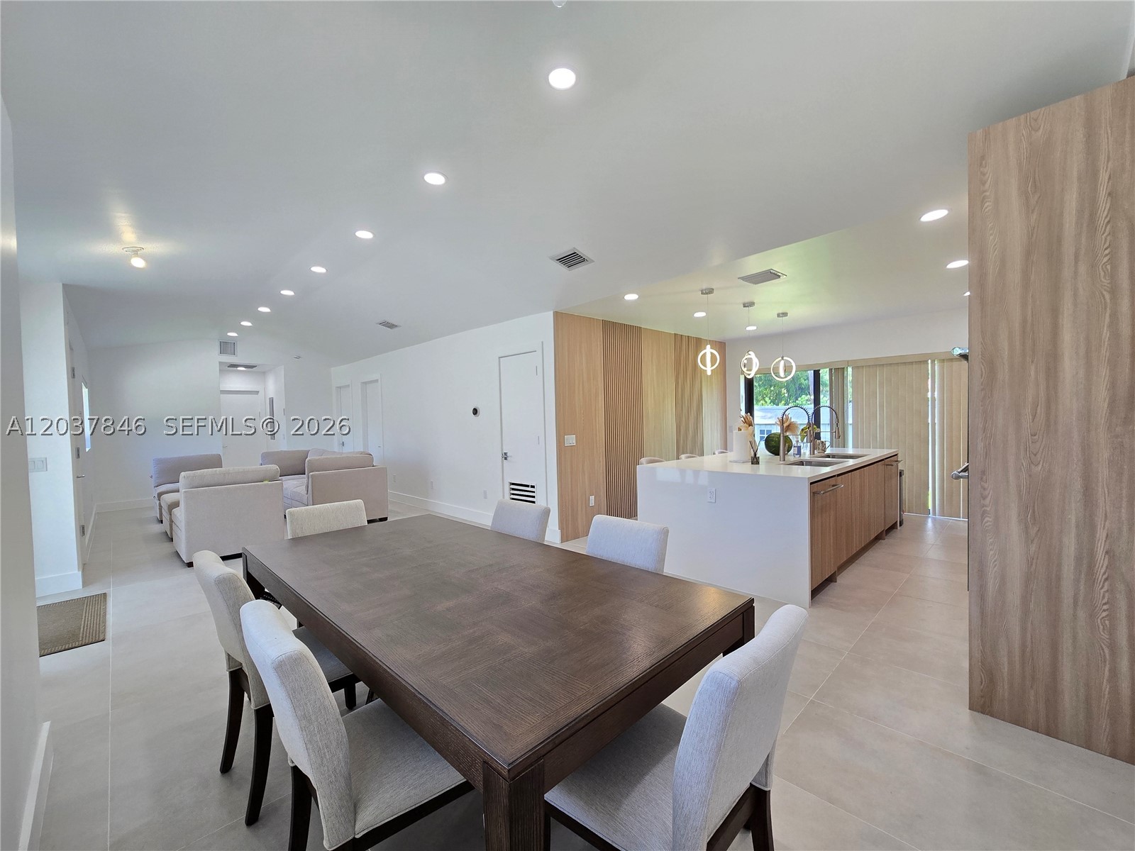 HOLLYWOOD LAKES SECTION - Residential Lease