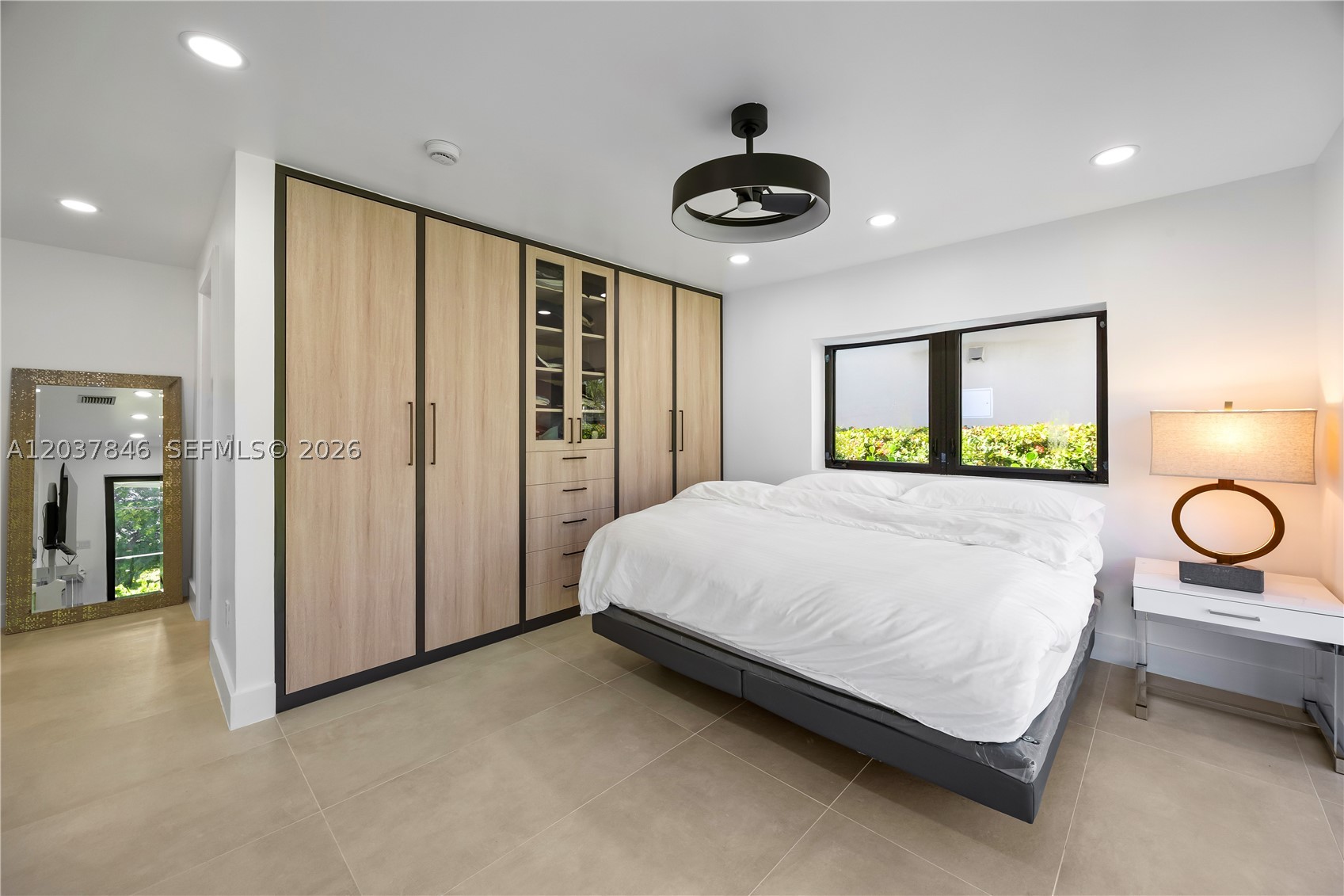 HOLLYWOOD LAKES SECTION - Residential Lease