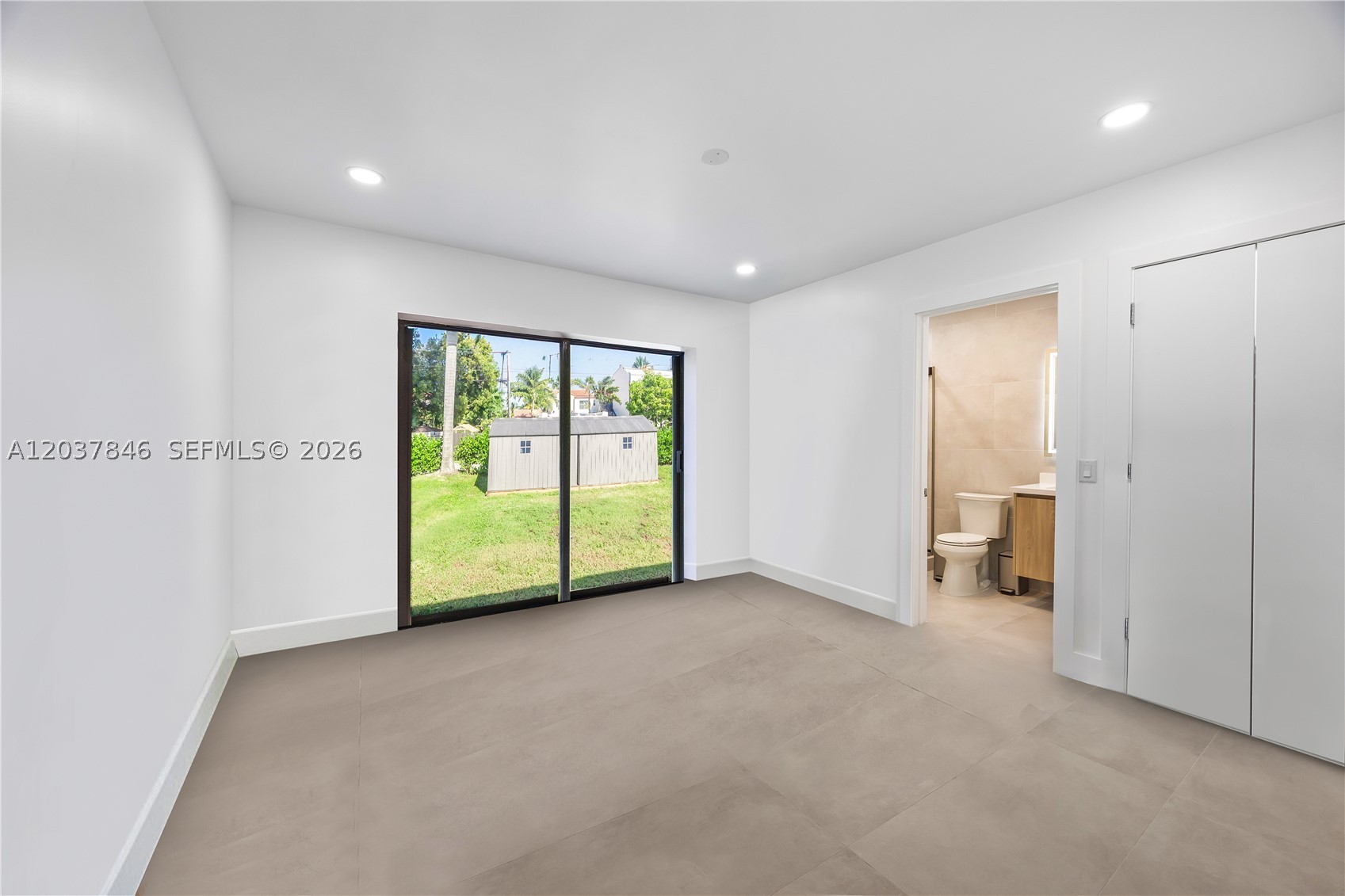 HOLLYWOOD LAKES SECTION - Residential Lease