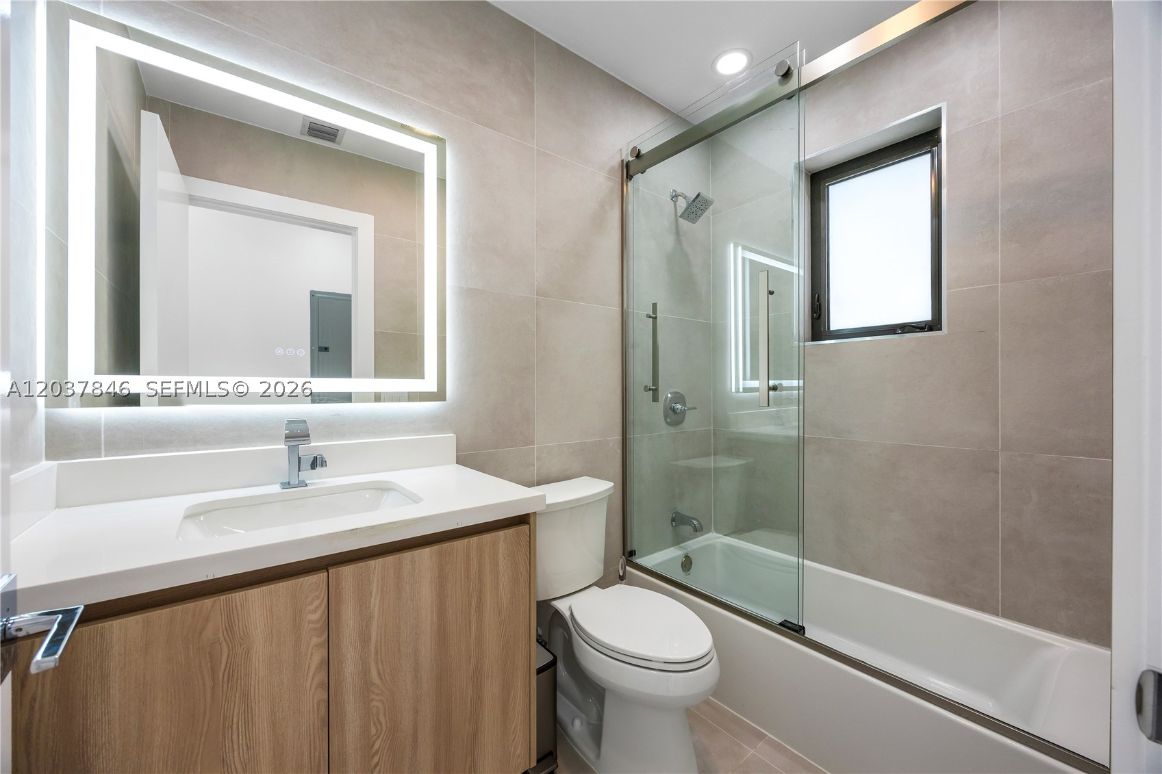 HOLLYWOOD LAKES SECTION - Residential Lease