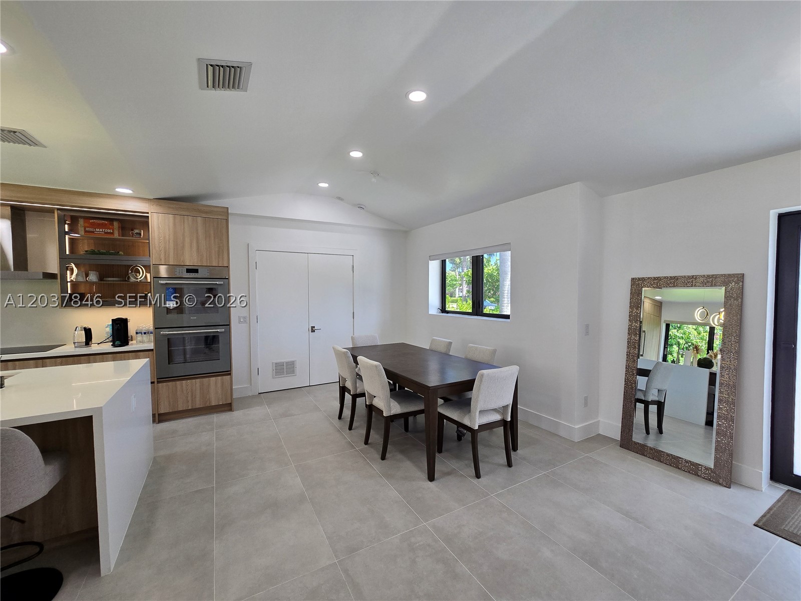 HOLLYWOOD LAKES SECTION - Residential Lease