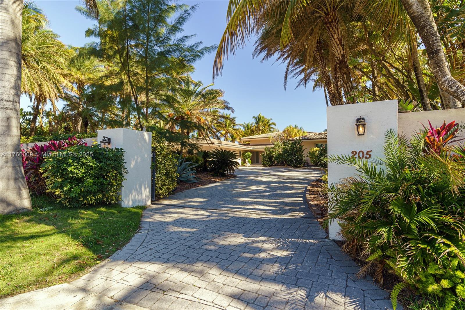 GOLDEN BEACH SEC C - Residential
