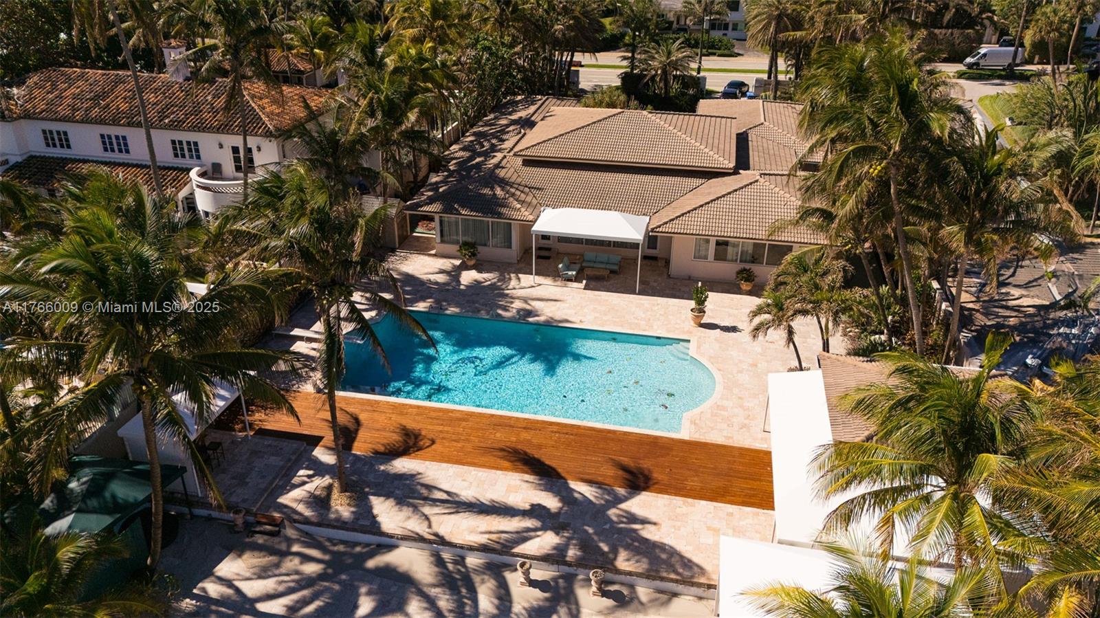 GOLDEN BEACH SEC C - Residential