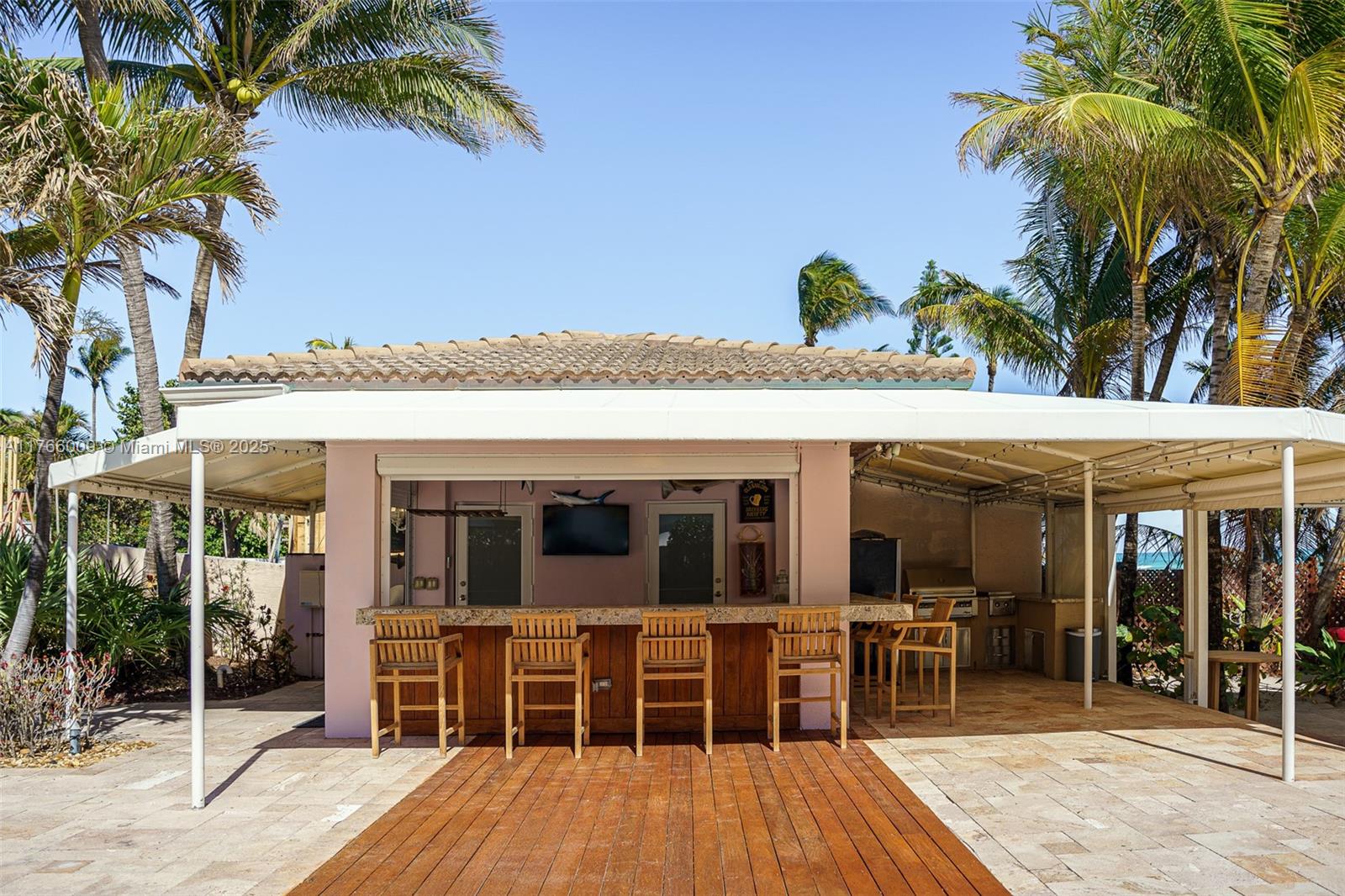 GOLDEN BEACH SEC C - Residential