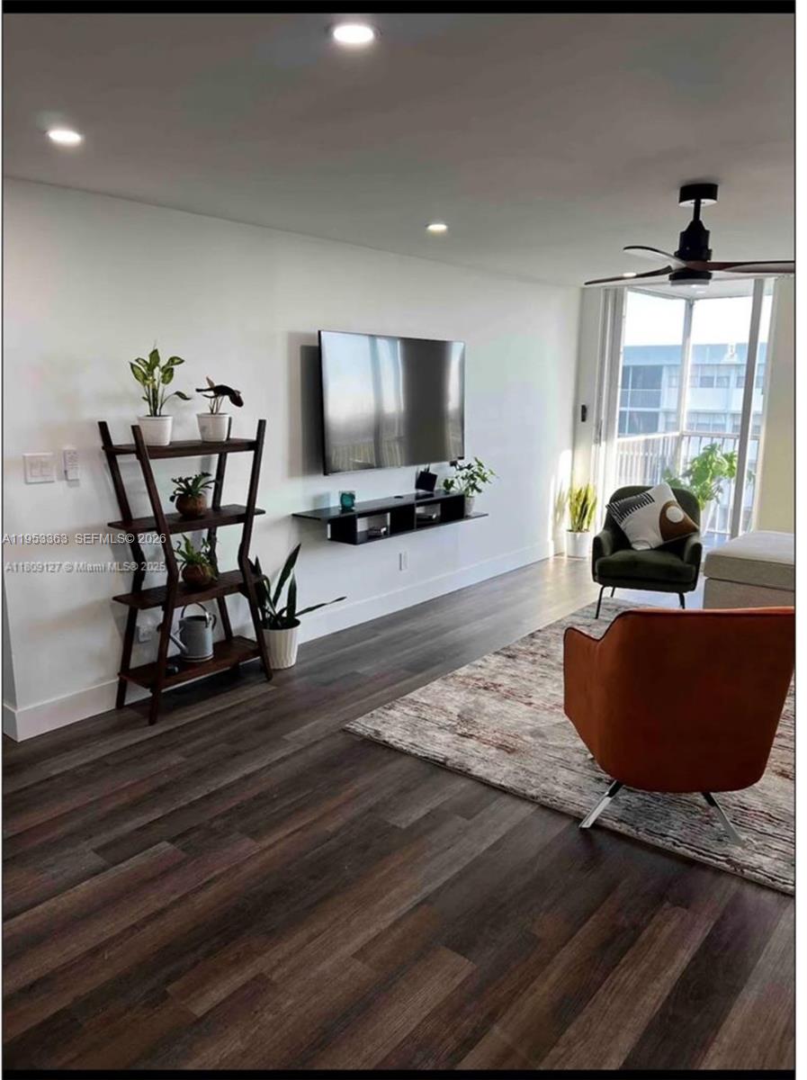 ELLINGTON AT COUNTY LINE - Residential