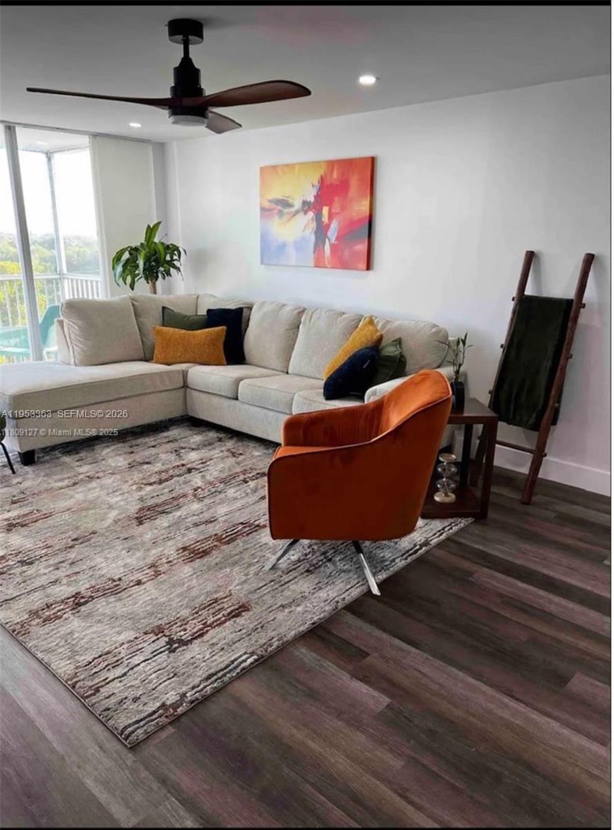 ELLINGTON AT COUNTY LINE - Residential