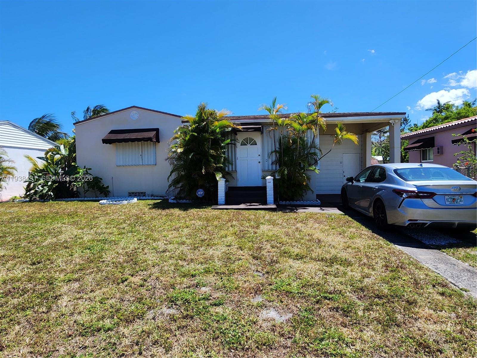TThe single-family home is located 5 minutes from the beach and Downton Hollywood.
Is a very quit neighborhood.
It has a lot in the back yard this is perfect for expansion or a pool.
It is currently configured as a 3/2 property but could be used as 2/1 unit because it has a room whit a private bathroom and separate entrance that could be rented out.
Also has an attached studio apartment 1/1 ready to be rented..The stoves and refrigerators are brand new