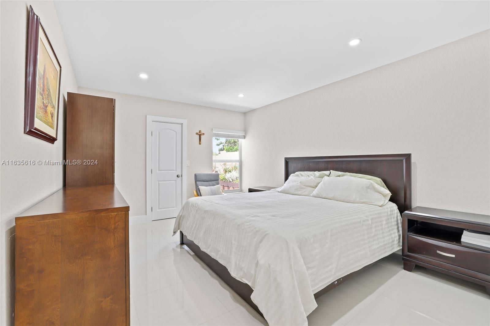 MIAMI LAKES LAKE HILDA TO - Residential