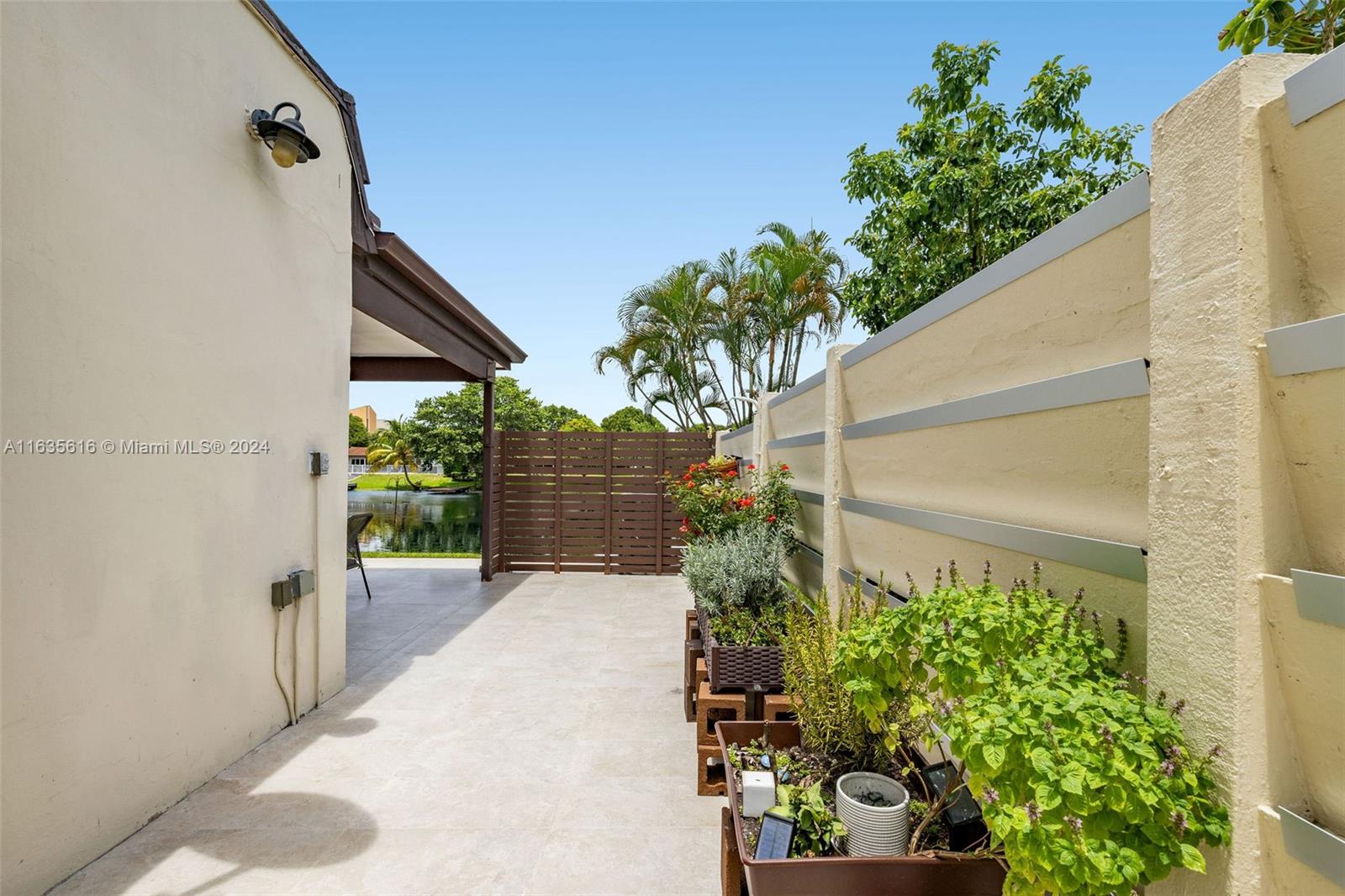 MIAMI LAKES LAKE HILDA TO - Residential