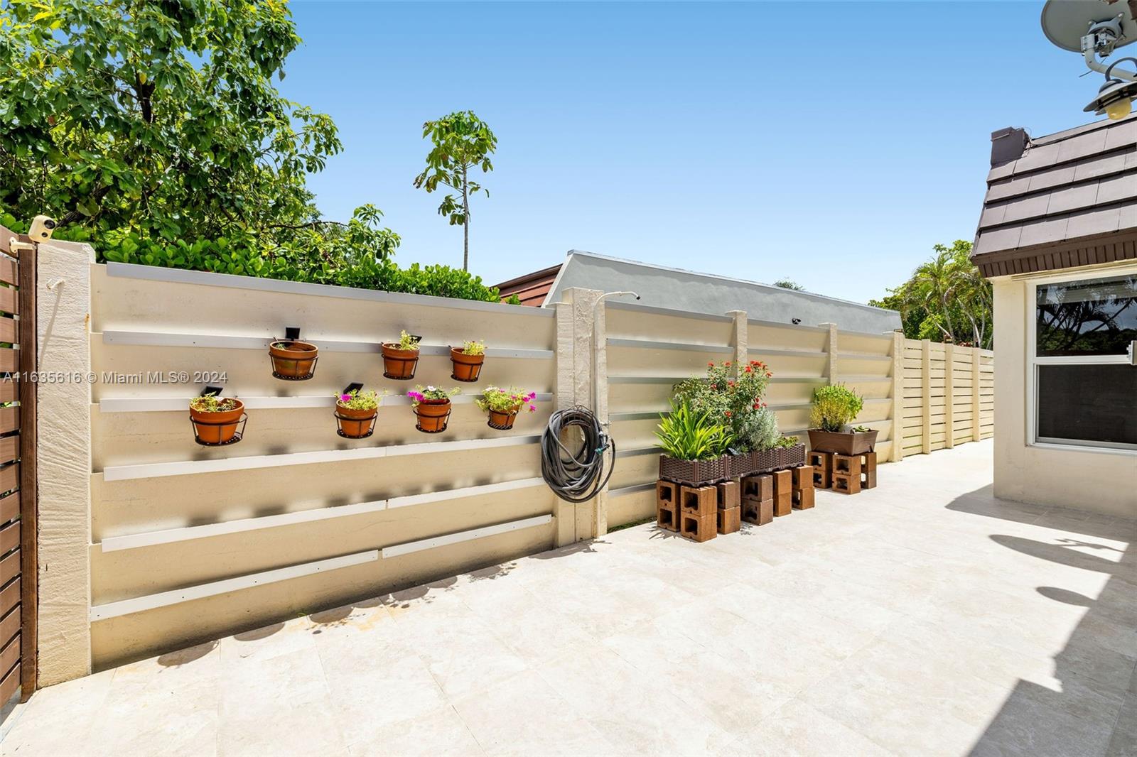 MIAMI LAKES LAKE HILDA TO - Residential