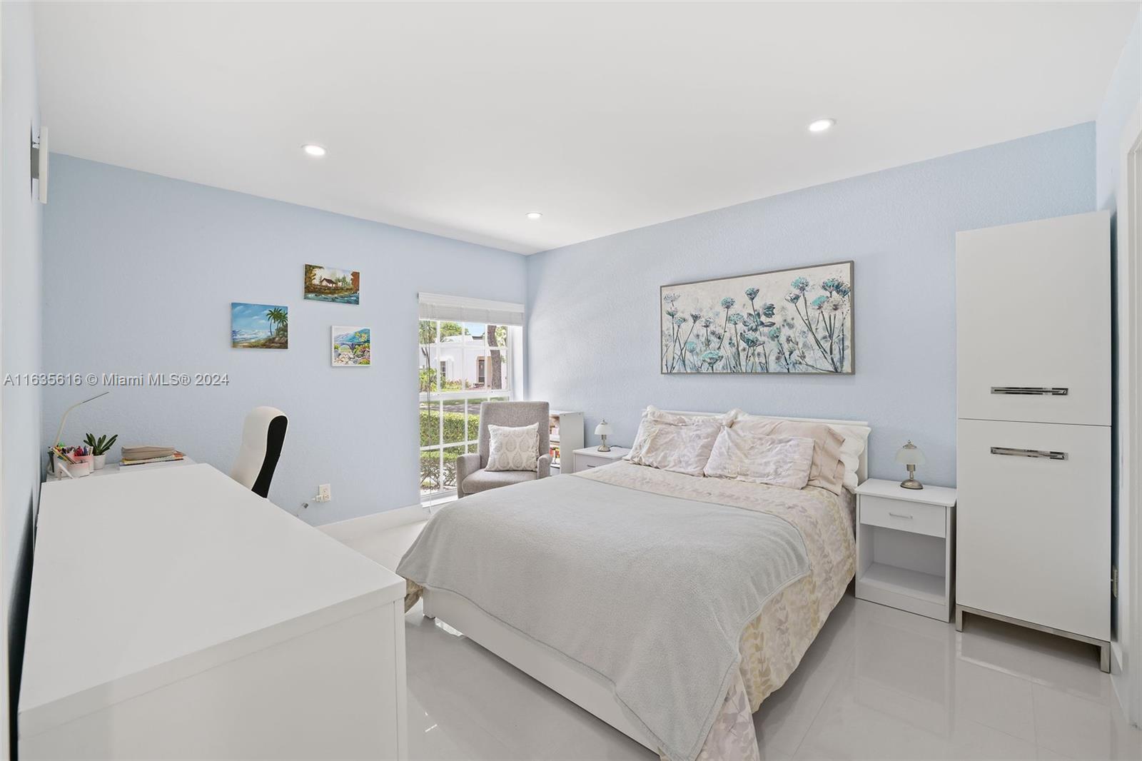 MIAMI LAKES LAKE HILDA TO - Residential