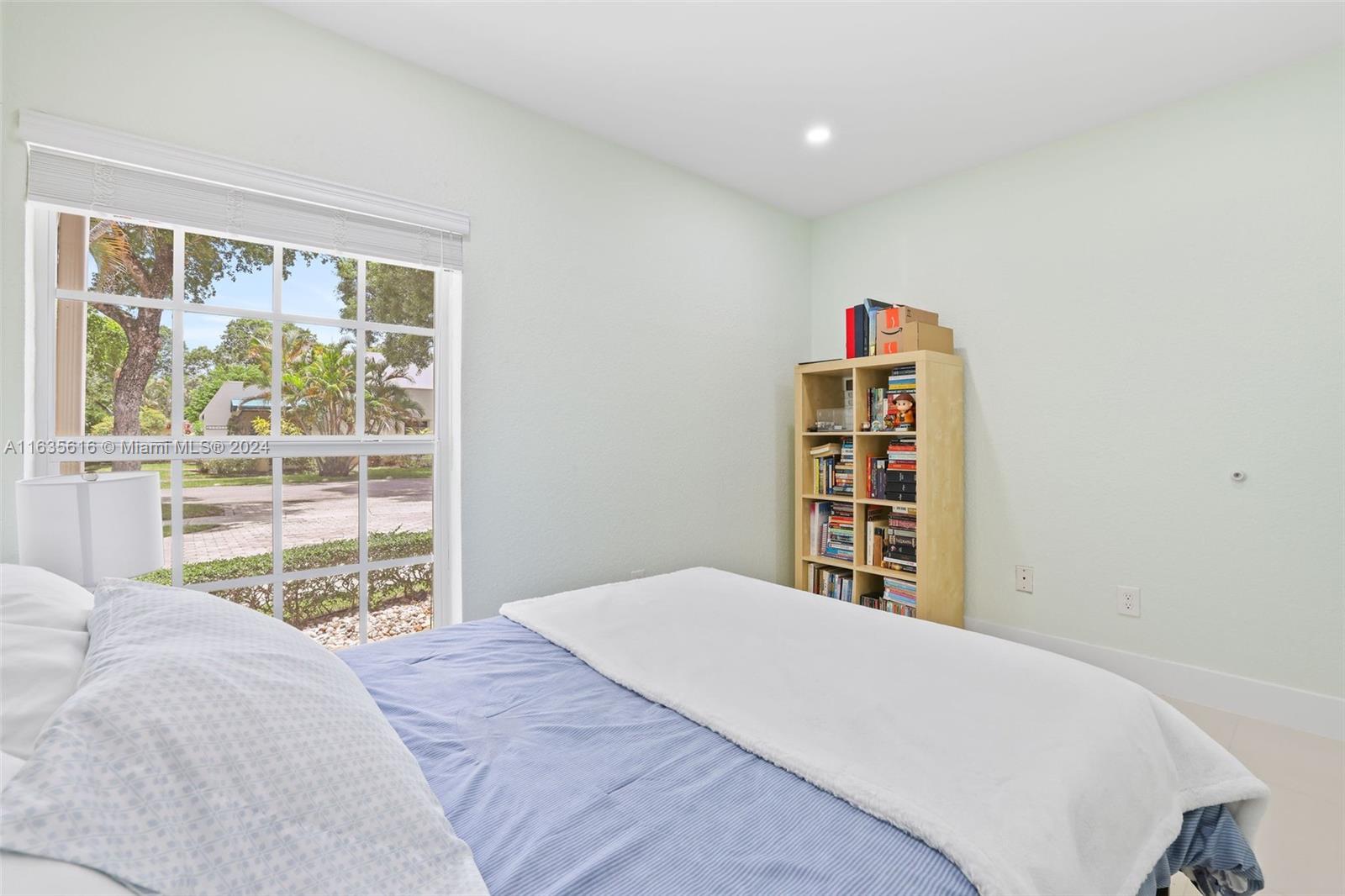 MIAMI LAKES LAKE HILDA TO - Residential