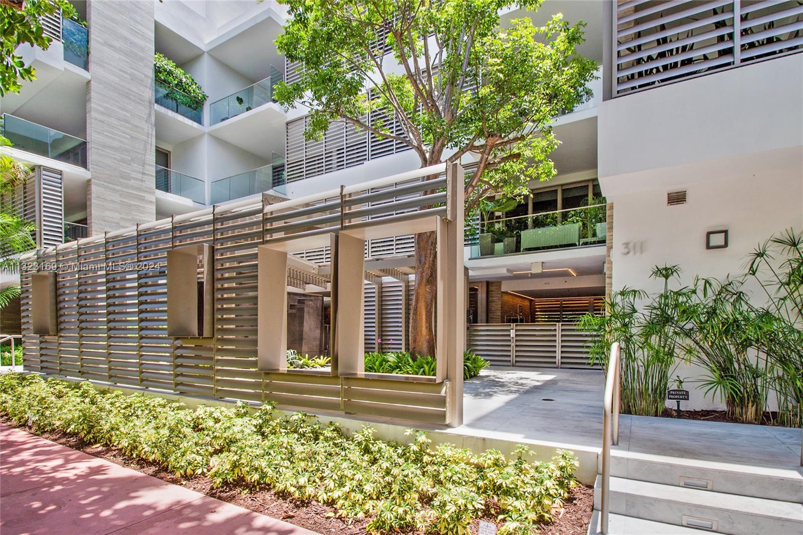 LOUVER HOUSE CONDO - Residential