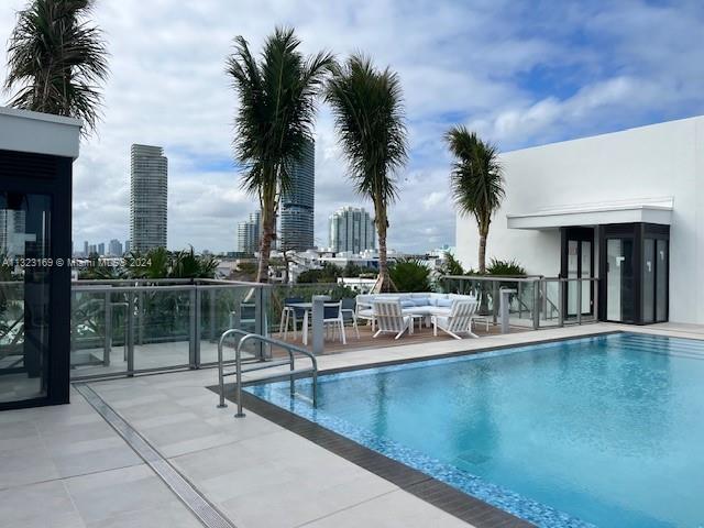 LOUVER HOUSE CONDO - Residential